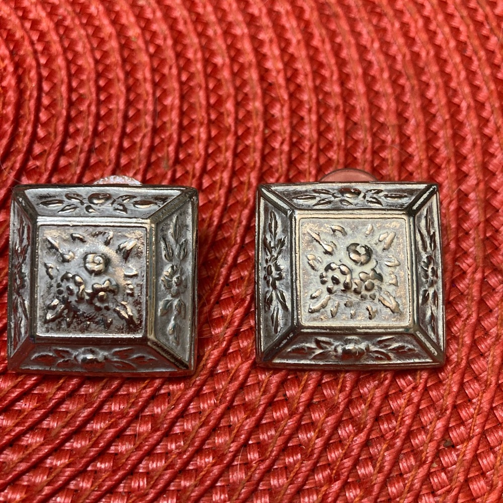 Bundle 5, get 20% off - Vintage Square Cast Silver Earrings w/ Floral Design